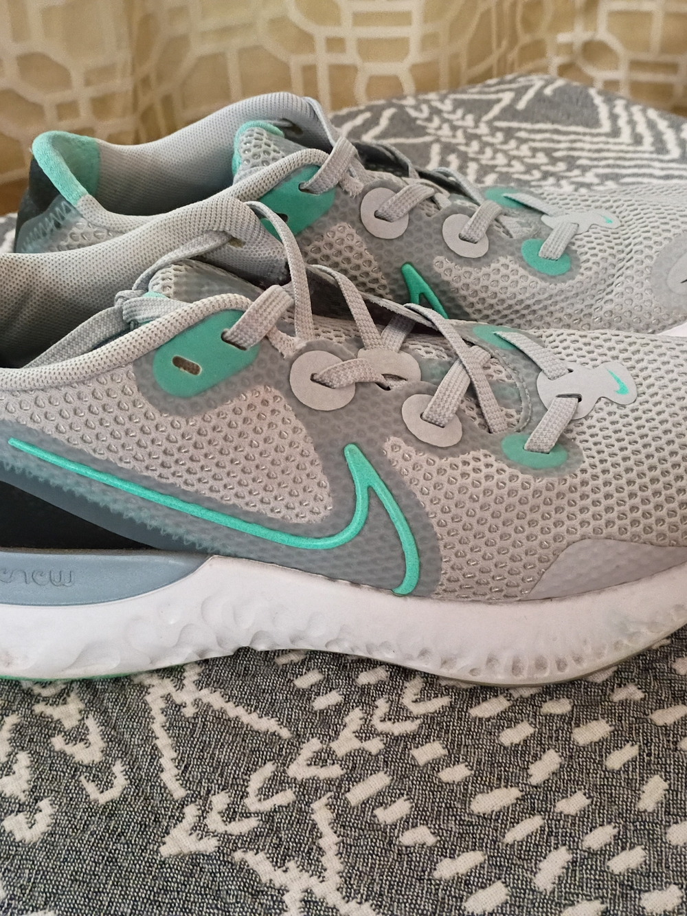 Nike Women’s Light Gray & Teal Athletic Running Shoes